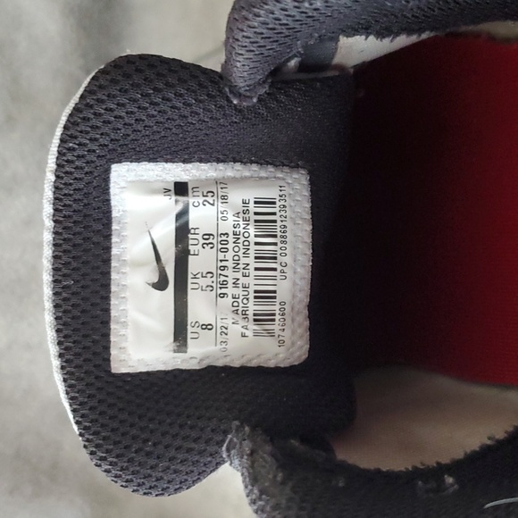 Nike Air Max Tavas Women's, 916791-003 - Picture 4 of 8